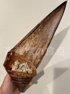 竹の皮を円錐状にした
